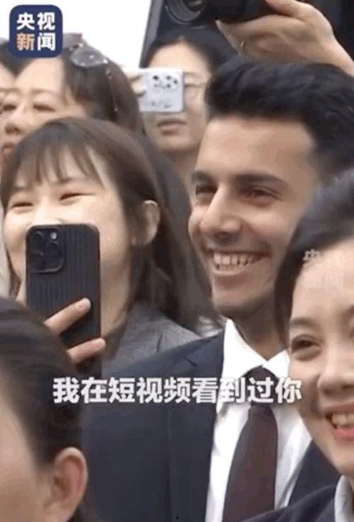 我卿为狂在线视频观看,揭秘“我卿为狂”在线视频的狂野魅力  第3张